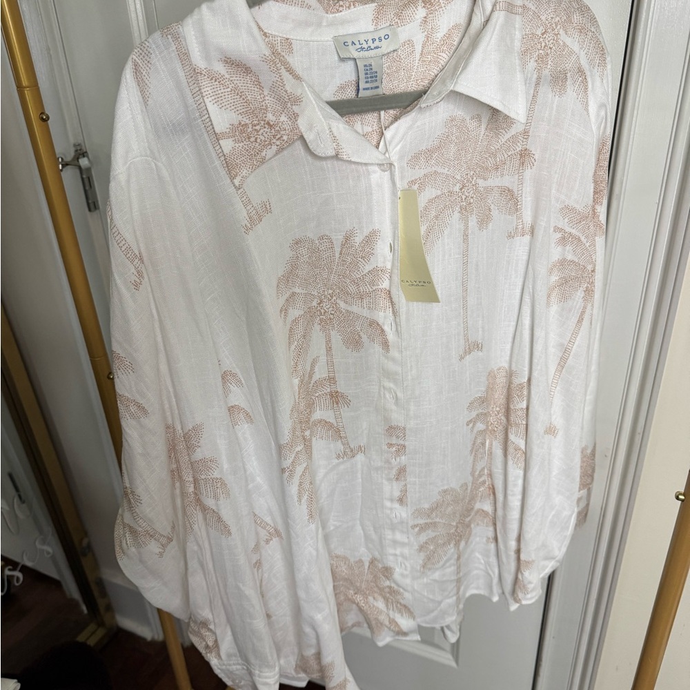 NWT Calyspo Button-Up Shirt